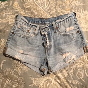 LEVI’S denim shorts